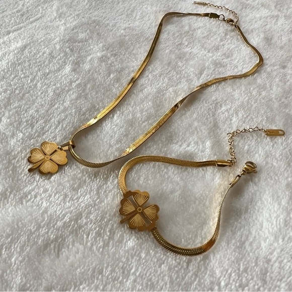 18K Gold Plated Necklace & Bracelet in Set, Four-Clover Leaf Stainless Steel-NEW - Picture 4 of 12